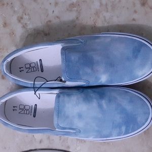 Shoes size 11 band new